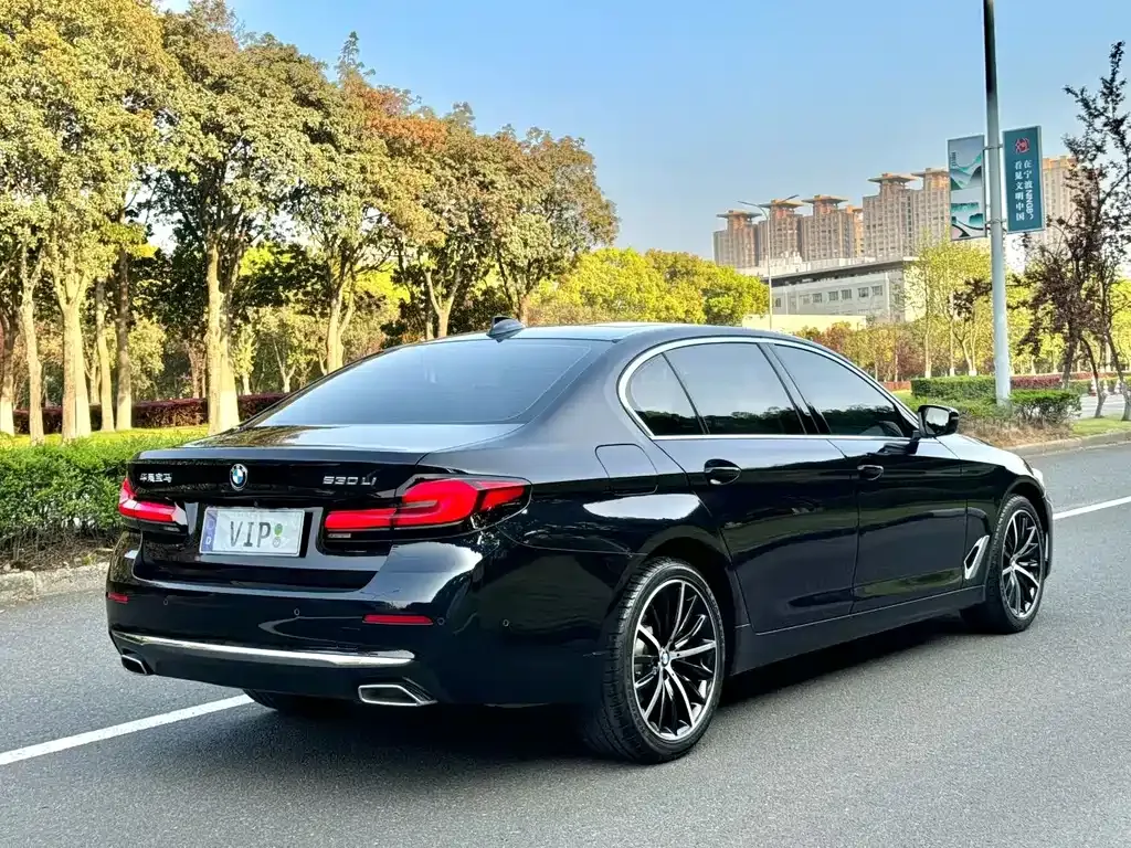 BMW 5 Series — фото 5