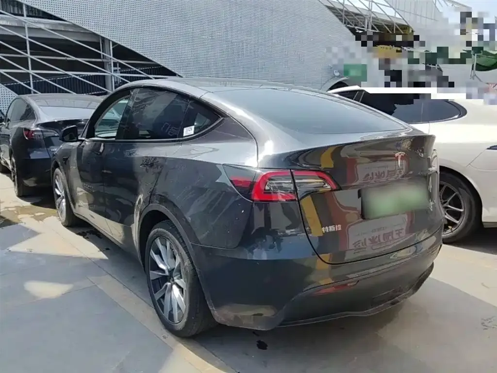 Tesla Model Y — фото 9