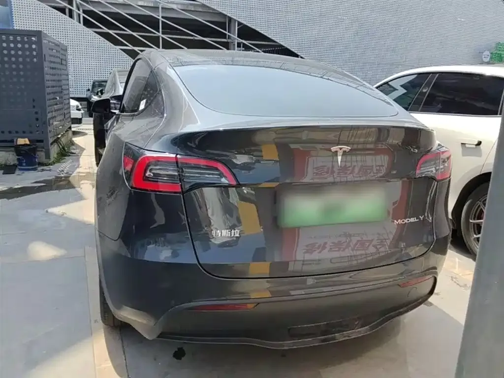 Tesla Model Y — фото 6