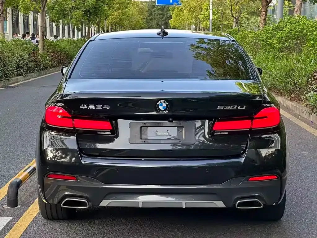 BMW 5 Series — фото 8