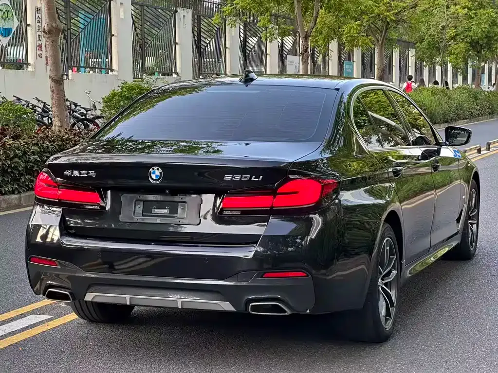 BMW 5 Series — фото 9