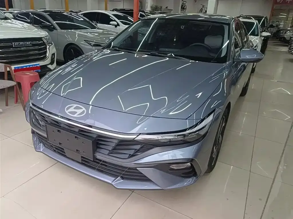 Hyundai Elantra — фото 1