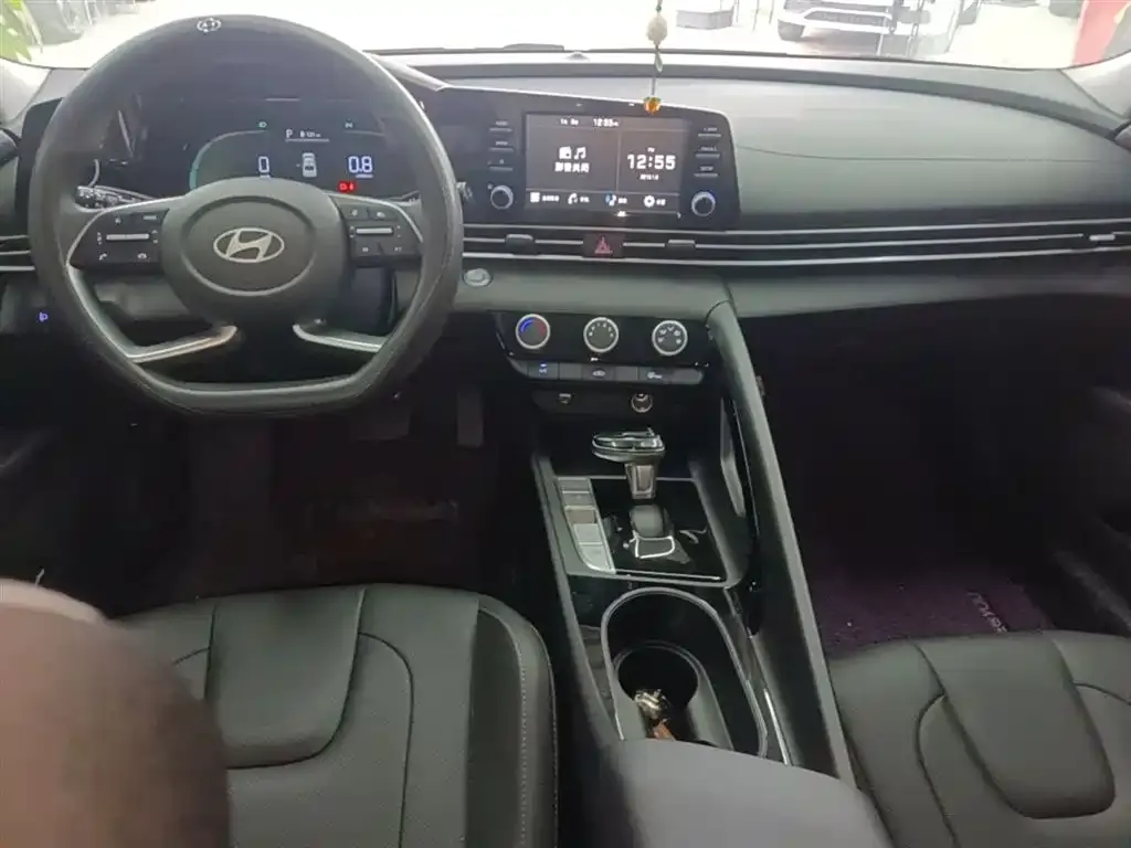 Hyundai Elantra — фото 2