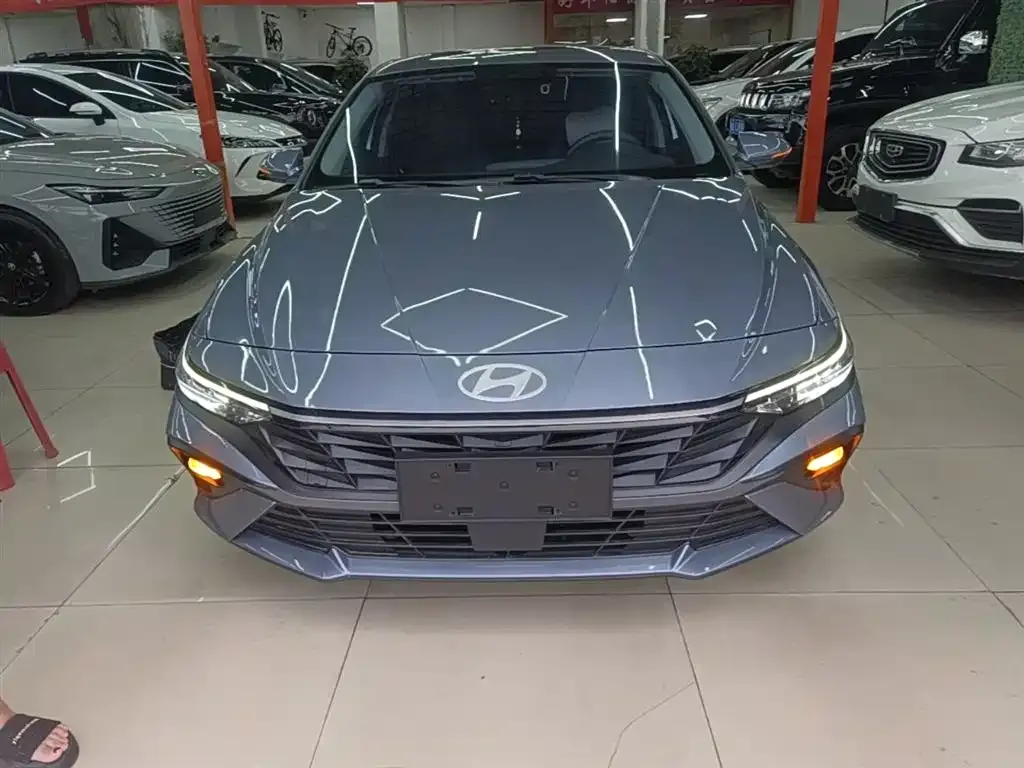 Hyundai Elantra — фото 9