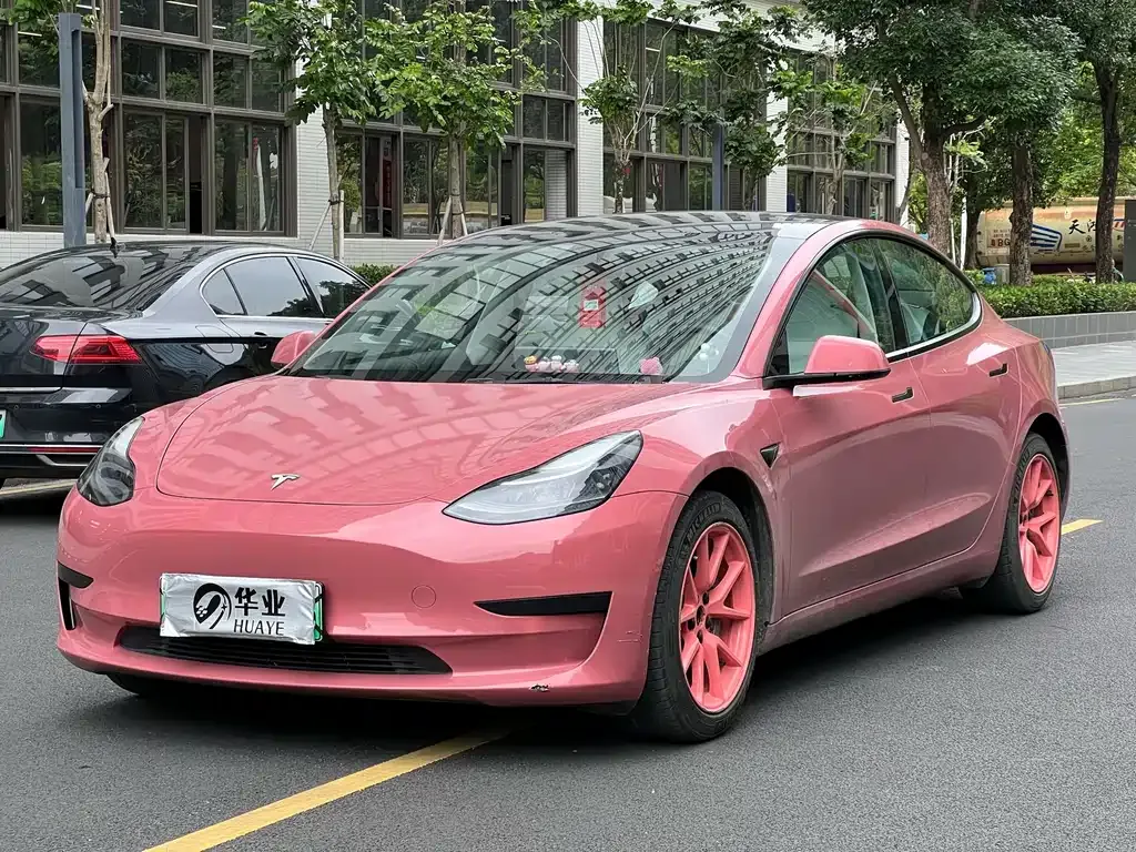 Tesla Model 3 — фото 1