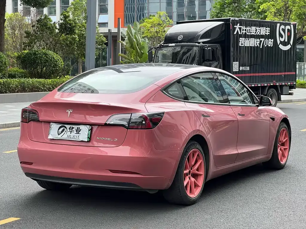 Tesla Model 3 — фото 6