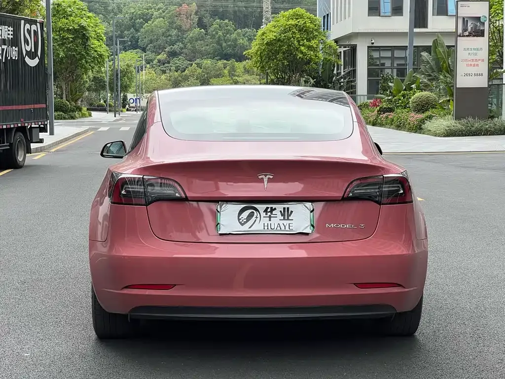 Tesla Model 3 — фото 8