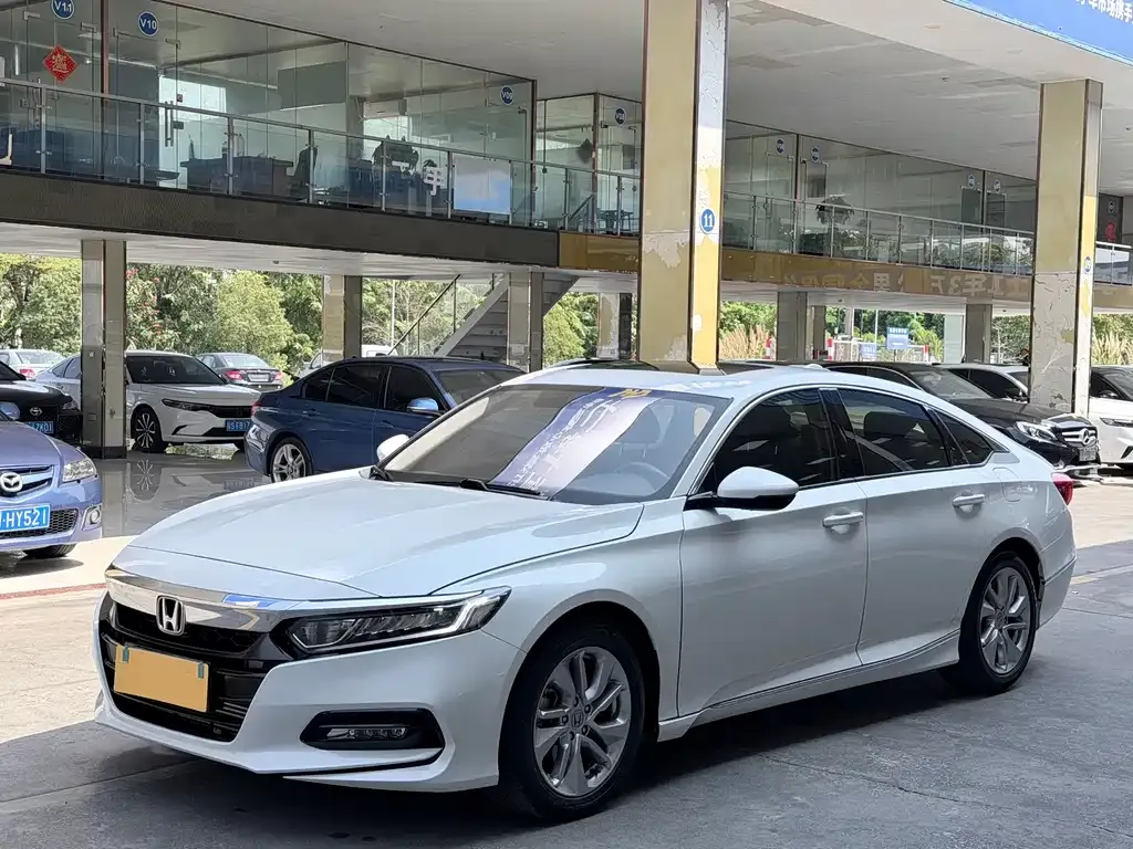 Honda Accord — фото 1