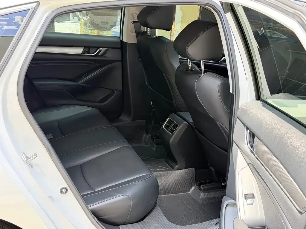 Honda Accord — фото 3