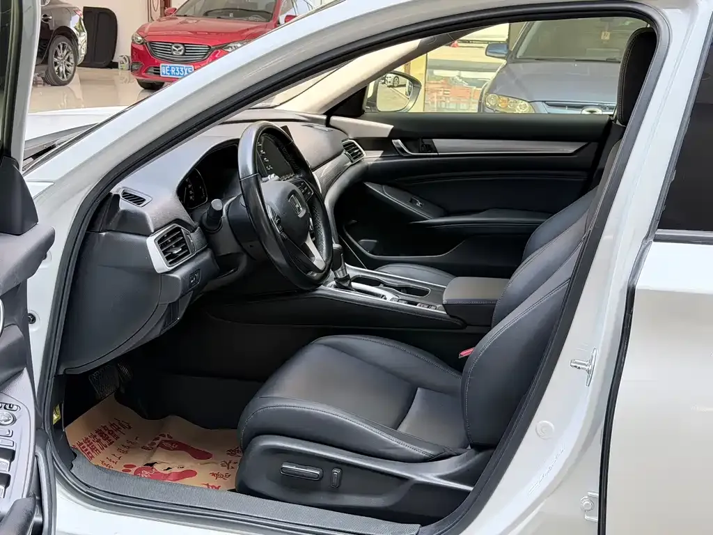 Honda Accord — фото 6