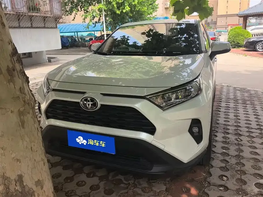 Toyota RAV4 — фото 5