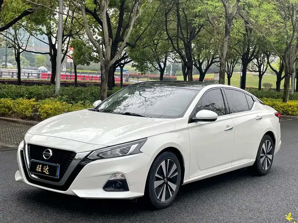 Nissan Teana — фото 1