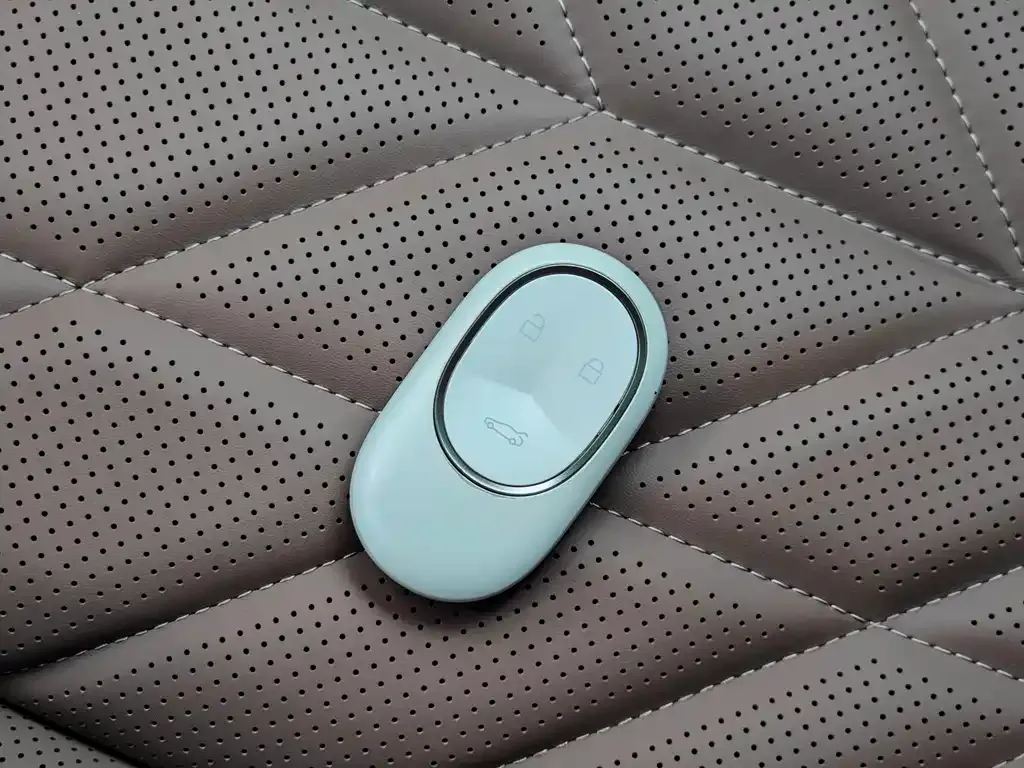 NIO EC6 — фото 10