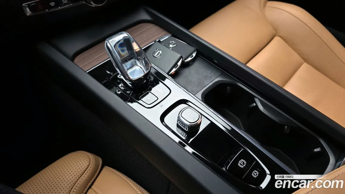 Volvo XC60 2024 из KR, фото 5