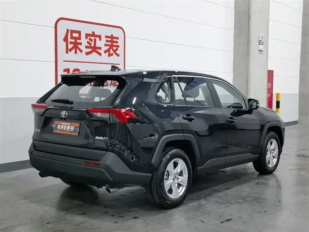 Toyota RAV4 — фото 5