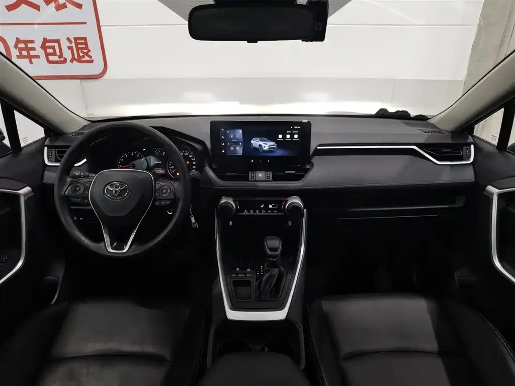 Toyota RAV4 — фото 8