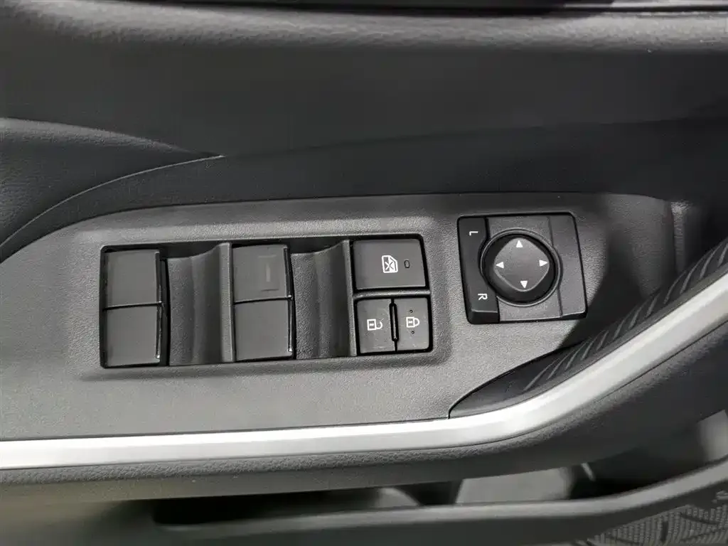 Toyota RAV4 — фото 2