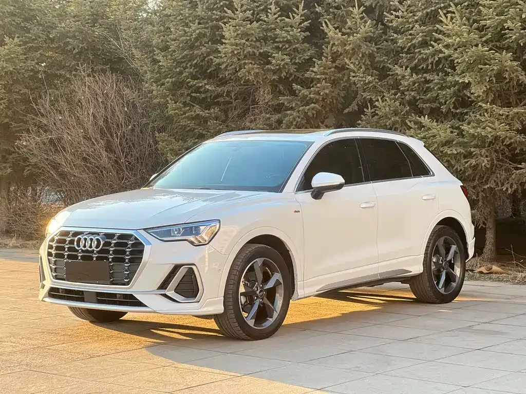 Audi Q3 — фото 1