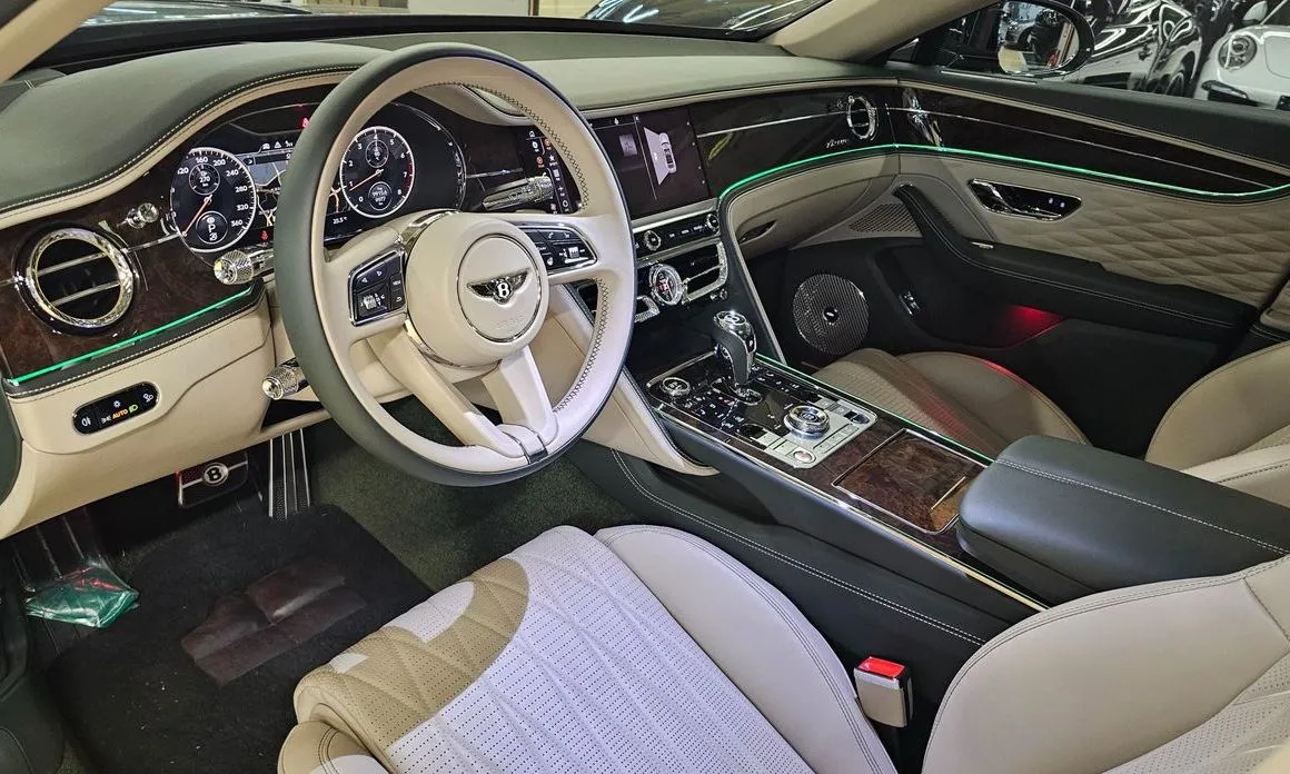 Bentley Flying Spur 2023 из KR, фото 2
