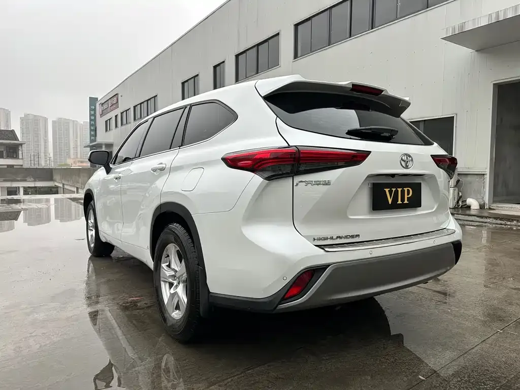 Toyota Highlander — фото 8