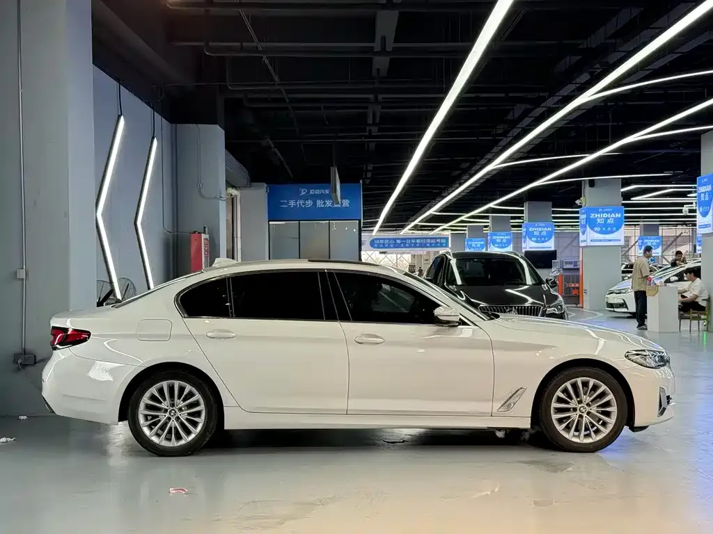 BMW 5 Series — фото 10
