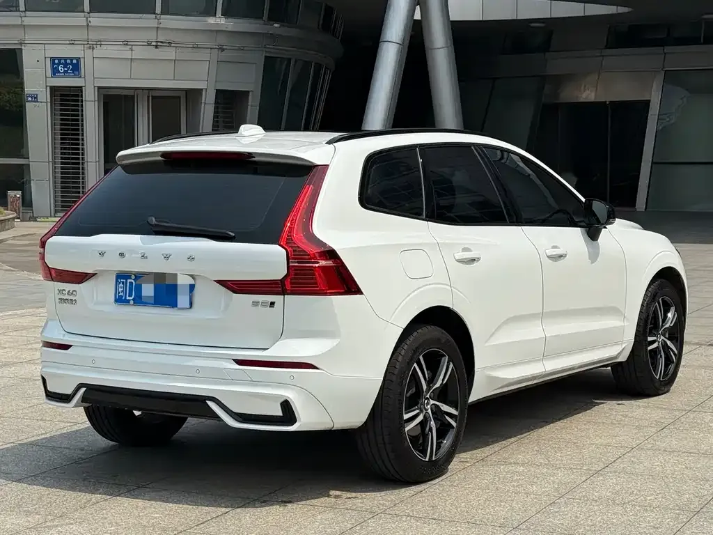 Volvo XC60 — фото 6
