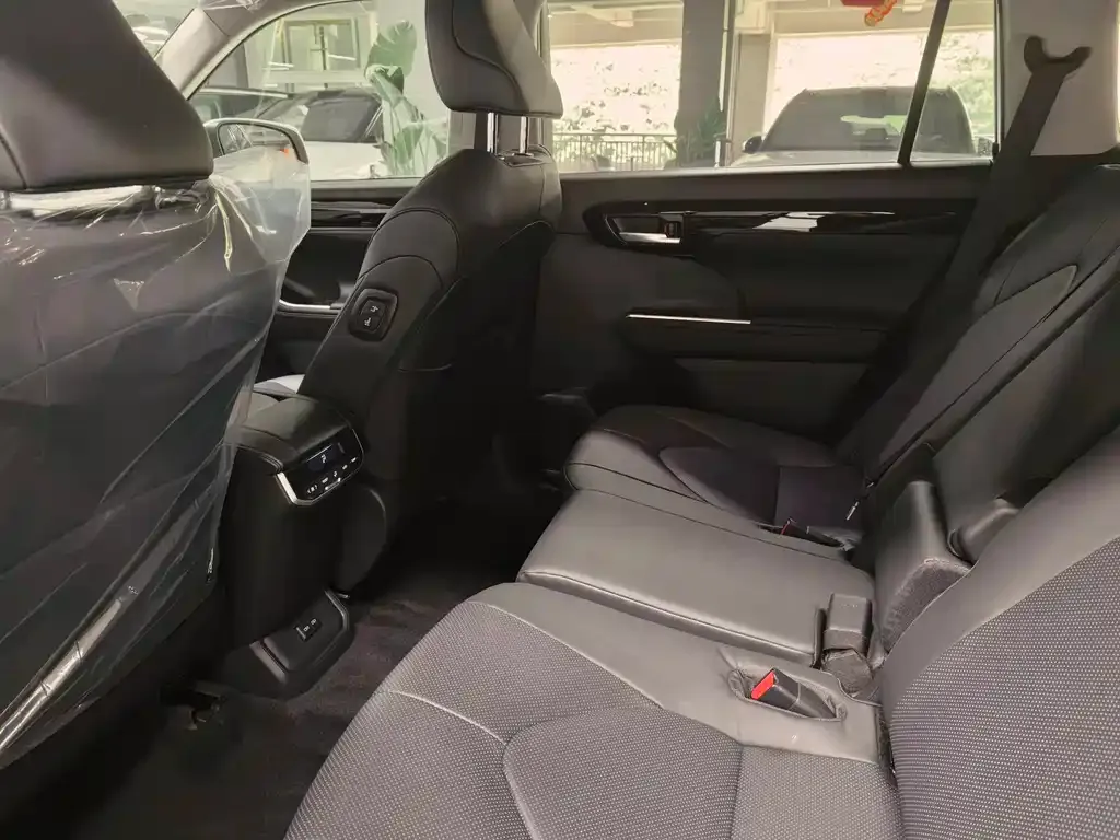 Toyota Highlander — фото 10
