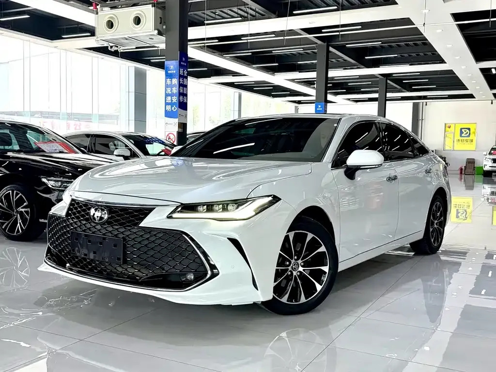 Toyota Avalon — фото 1