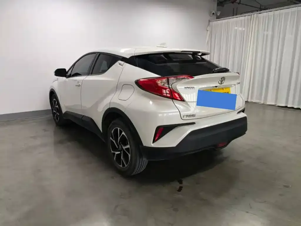 Toyota C-HR — фото 2