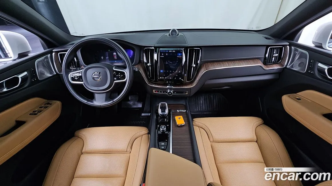 Volvo XC60 — фото 7