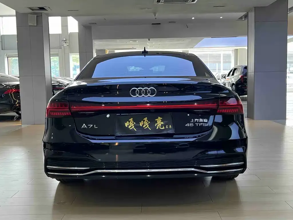 Audi A7L — фото 8