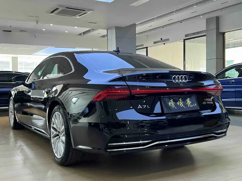 Audi A7L — фото 2