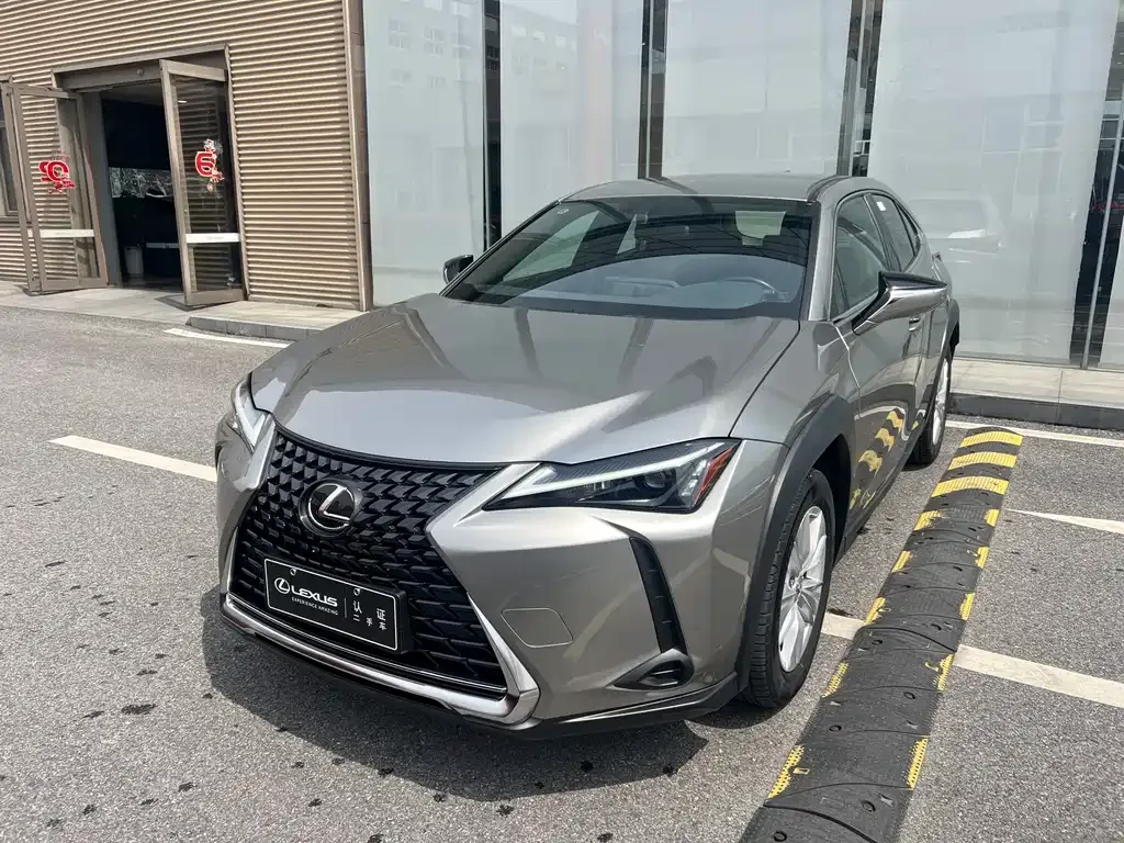 Lexus UX — фото 1