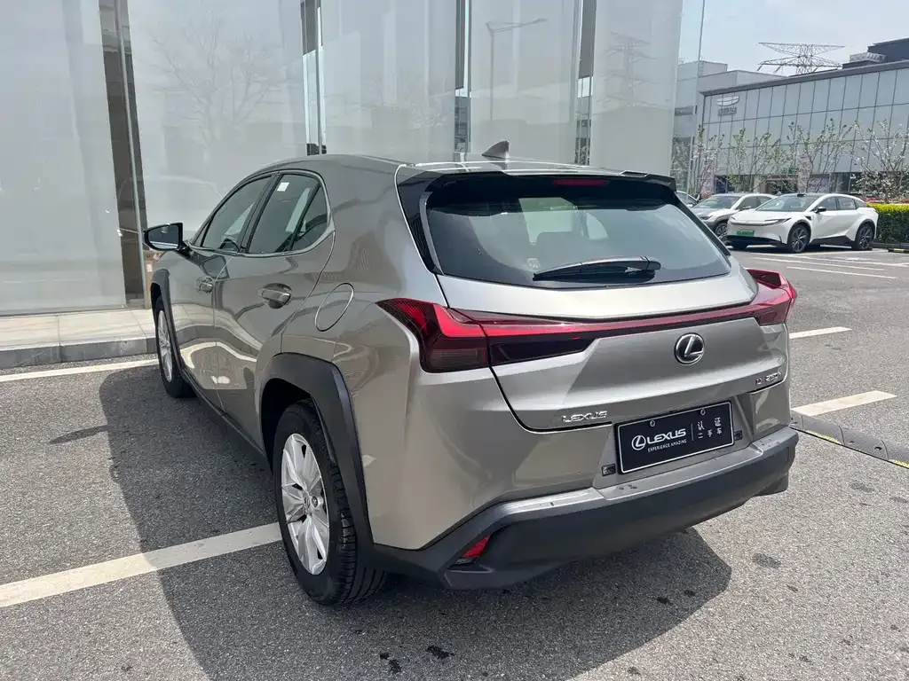 Lexus UX — фото 8