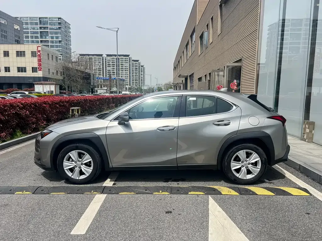 Lexus UX — фото 7