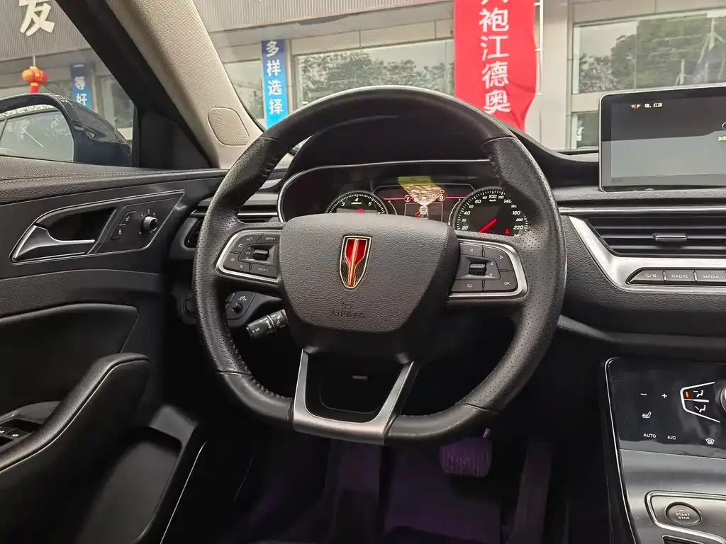 Hongqi H5 — фото 6