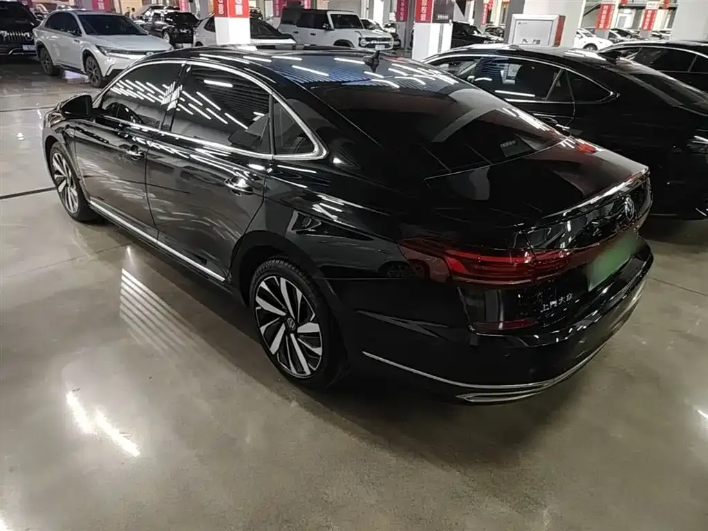 Volkswagen Passat — фото 8