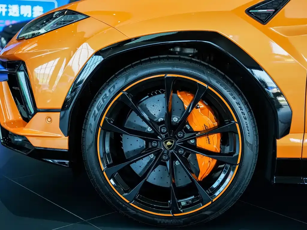 Lamborghini Urus — фото 8