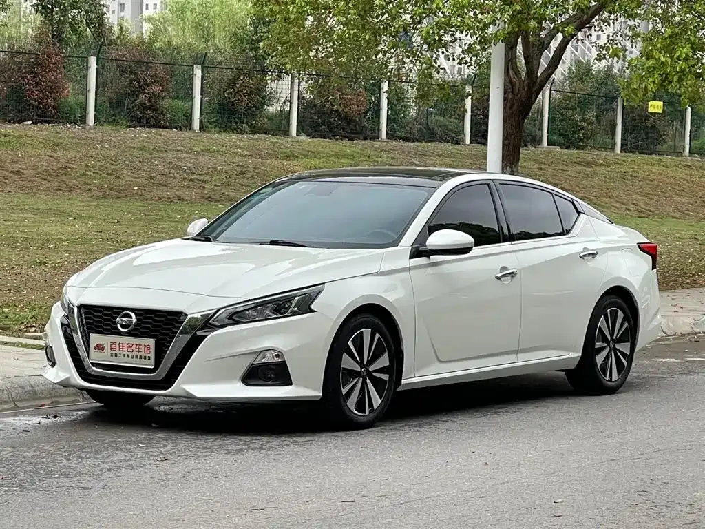 Nissan Teana — фото 1
