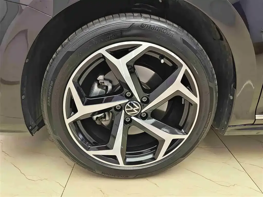 Volkswagen Passat — фото 10