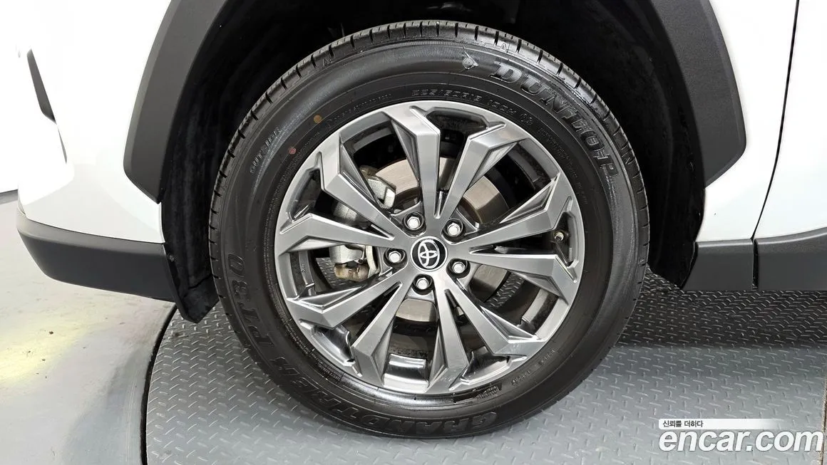 Toyota RAV4 — фото 10