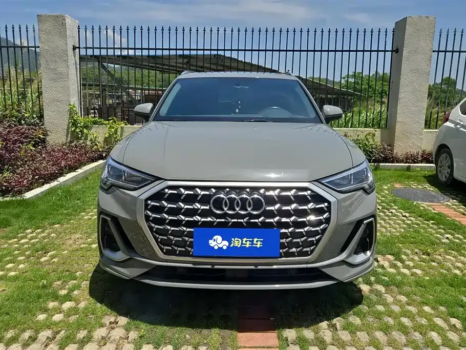 Audi Q3 — фото 1