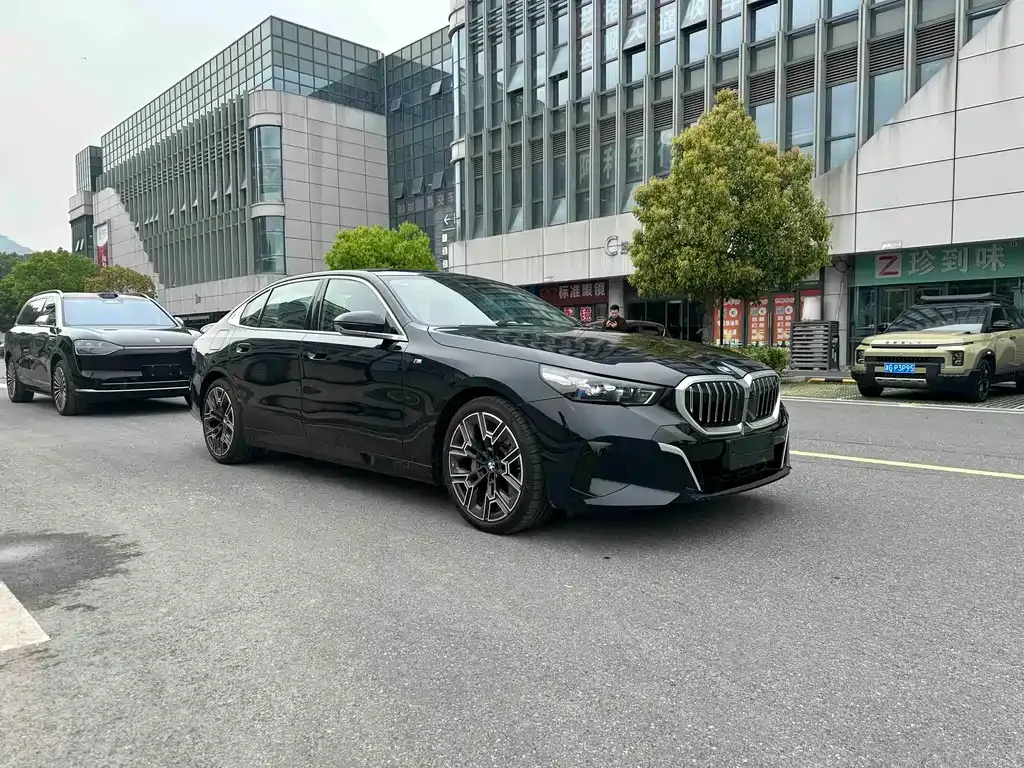 BMW 5 Series — фото 10