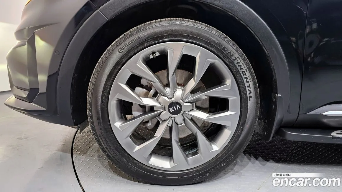 Kia Sorento — фото 6