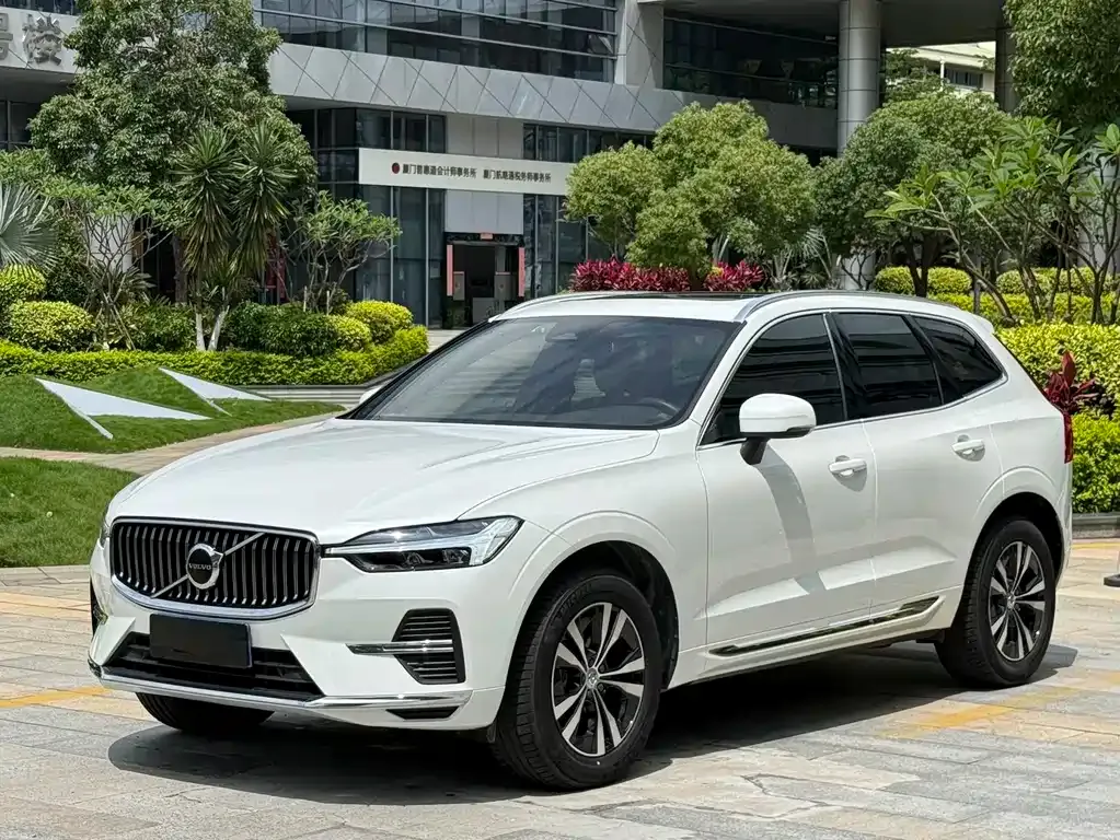 Volvo XC60 — фото 1