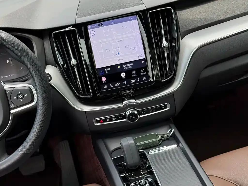 Volvo XC60 — фото 4