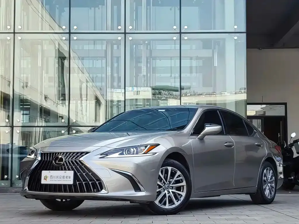 Lexus ES — фото 1