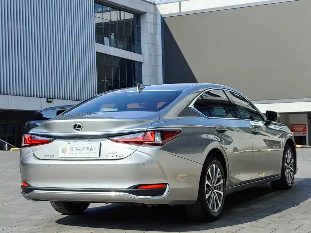 Lexus ES — фото 5