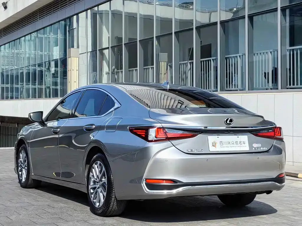 Lexus ES — фото 9