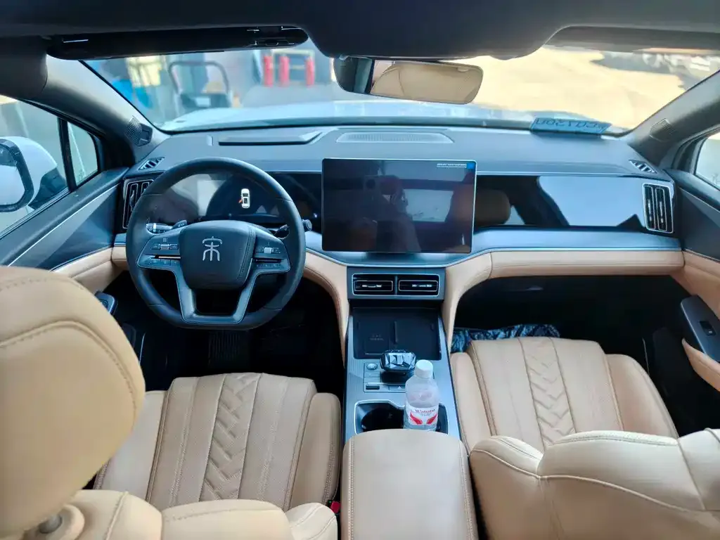 BYD L DM-i — фото 3